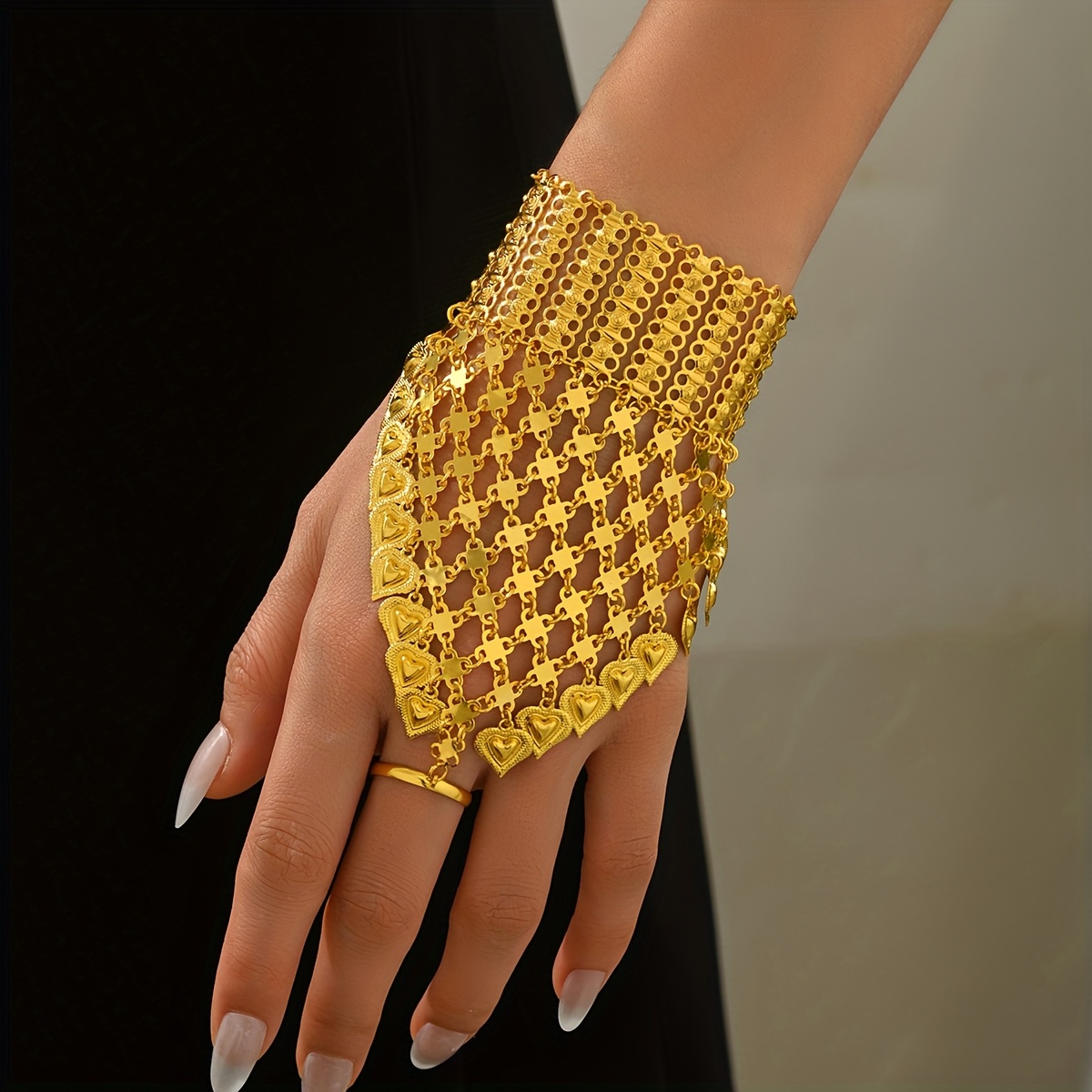Heart-Shaped Tassel Ethnic Bracelet with Golden Detailing